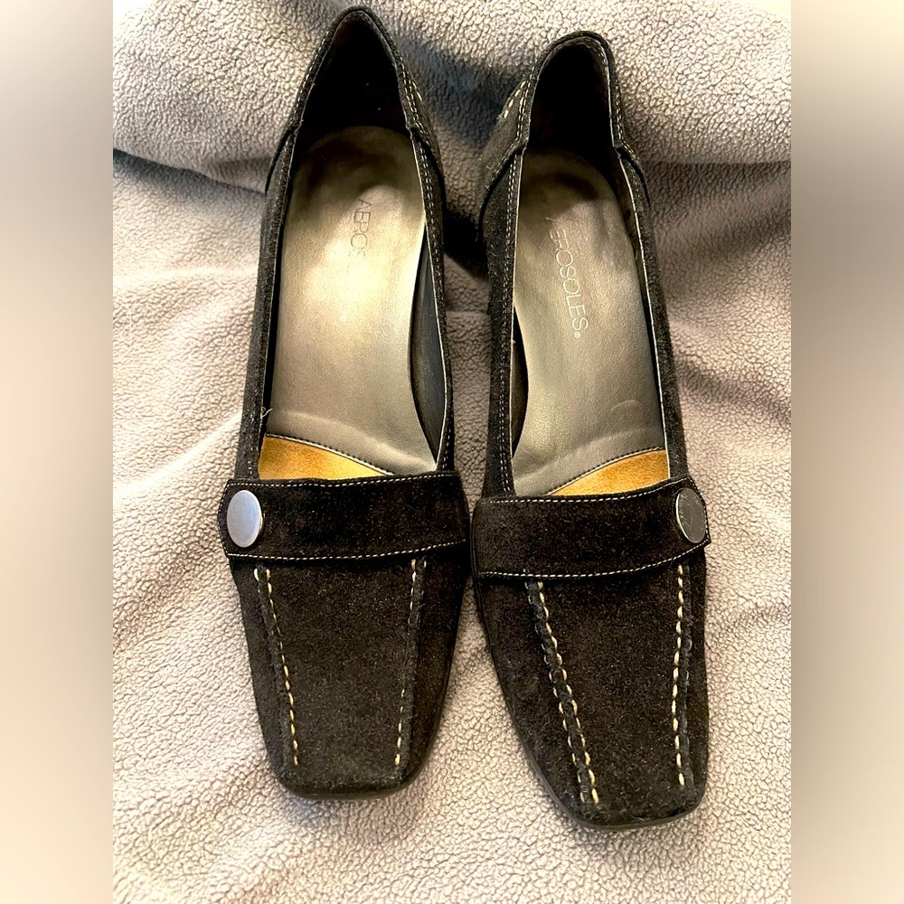 Aerosoles black suede pumps. Like new.